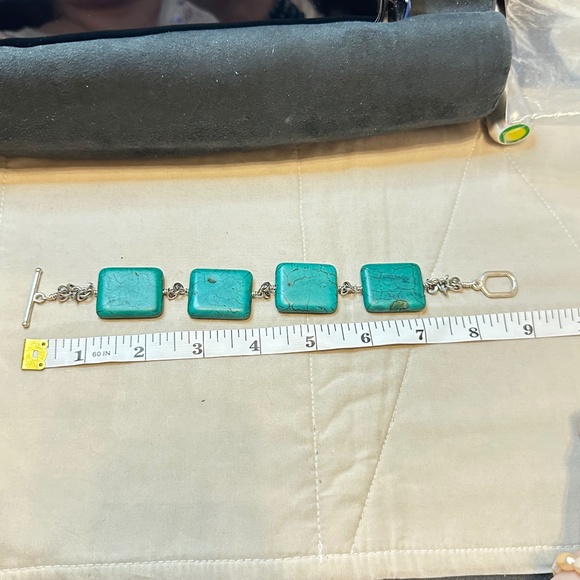 Green Howlite & silver toggle bracelet.  Large rectangular stones. - Picture 12 of 16